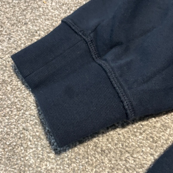 L.L. Bean Men's Dark Blue Crewneck Sweater - Picture 3 of 4